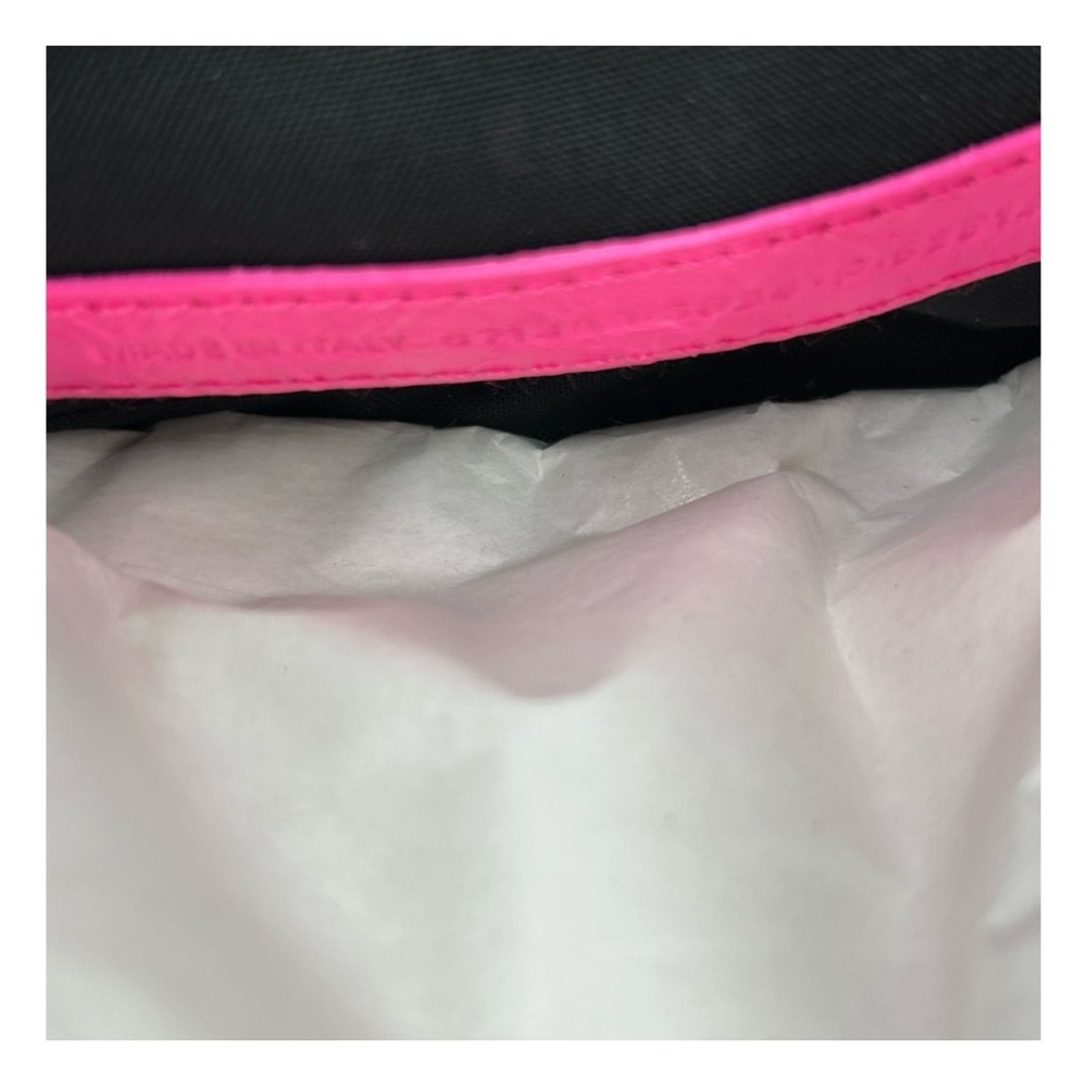 Balenciaga LE CAGOLE shoulder bag in hot pink lambskin
NWT - Picture 3 of 9